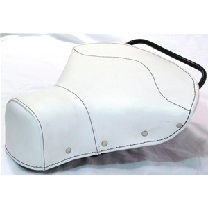 Sillín triangular corto delantero blanco con tacos para VESPA 125 150 PX SPRINT GL GTR TS VBB VBA VNB VNA