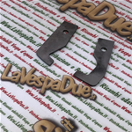 Coppie Piastrine staffe per supporto sportello lato motore al telaio per VESPA 50 N R L SPECIAL SS 90 SS 125 PRIMAVERA ET3