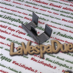 Gancio per chiusura serratura Sportello cofano bauletto sinistro per VESPA 125 PRIMAVERA ET3