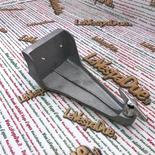 Portaruota di sorta centrale in alluminio con farfalla cromata interno scudo per VESPA 125 150 VBA VBB VNB VBA anni 58 / 60 per ruote 3.50 8" chiuse