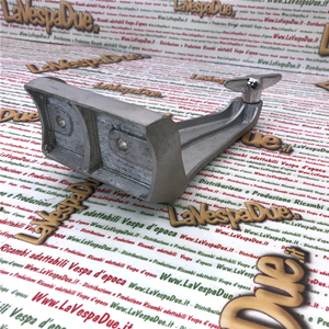 Portaruota di sorta centrale in alluminio con farfalla cromata interno scudo per VESPA 125 150 VBA VBB VNB VBA anni 58 / 60 per ruote 3.50 8" chiuse