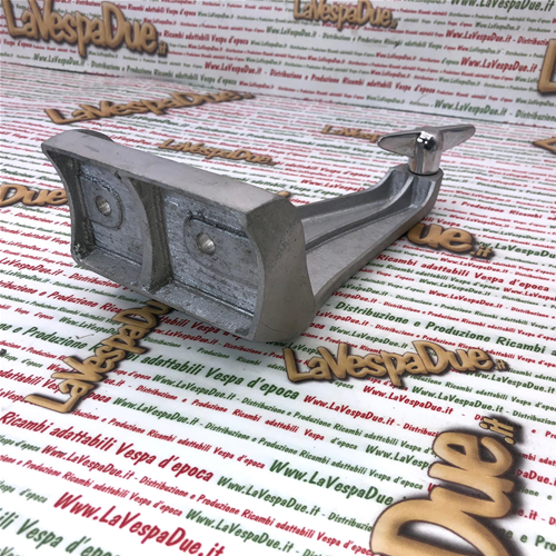 Portaruota di sorta centrale in alluminio con farfalla cromata interno scudo per VESPA 125 150 VBA VBB VNB VBA anni 58 / 60 per ruote 3.50 8" chiuse