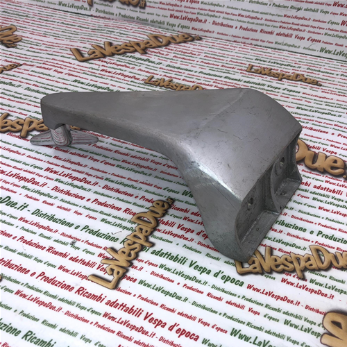Portaruota di sorta centrale in alluminio con farfalla cromata interno scudo per VESPA 125 150 VBA VBB VNB VBA anni 58 / 60 per ruote 3.50 8" chiuse