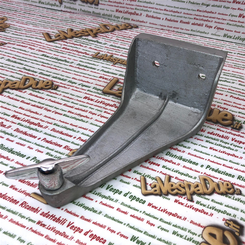 Portaruota di sorta centrale in alluminio con farfalla cromata interno scudo per VESPA 125 150 VBA VBB VNB VBA anni 58 / 60 per ruote 3.50 8" chiuse