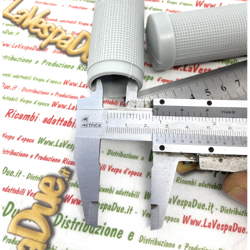 Coppia manopole grigie VESPA 125 V1T V15T V30T A V33T VM1T VM2T VN1T VN2T VU1T U APE 125 A 150 B AB r.o. 012153