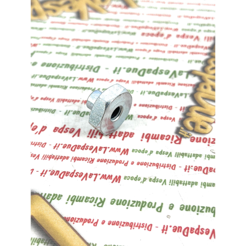 1 Stufenfelgenradmutter M 8 Schlüssel 22 VESPA 125 VN VNA VNB1 VNB2 150 VL VB1 VBA VBB GS VS1 2 3 4 in gebleichtem Messing ro 002442 019411 Italienisches Produkt