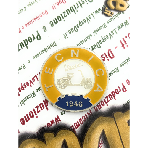 Escudo Ø 41 mm Emblema vintage en aluminio VESPA TECNICA 1946 amarillo y marfil para aplicar en accesorios VESPA con adhesivo para pegar Ø 41 mm