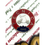 Scudetto Ø 41 mm emblema logo Vintage in alluminio VESPA TECNICA 1946 rosso e avorio da applicare su accessori VESPA con adesivo da incollare Ø 41 mm