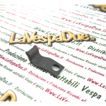 Kabeldurchführungsplatte zur seitlichen Befestigung von Außenkabeln der Motorverkleidung VESPA 50 90 125 NLR PRIMAVERA ET3 SPECIAL SS PK S SS XL HP FL2 ro 174703