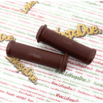 Coppia manopole marroni per VESPA 150 50 90 125 N L R SS PRIMAVERA  anno1978  diametro 24 mm.  r.o. 028151