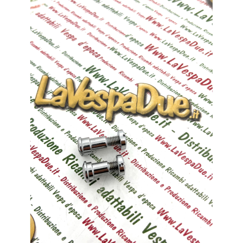 Coppia viti per VESPA 125 Faro Basso VM1T VM2T VN1T VN2T 150 VL1T VL2T VL3T APE AB3T AB4T in metallo con trattamento di cromatura vite fissaggio leve r.o. 610327M vite manifattura italiana