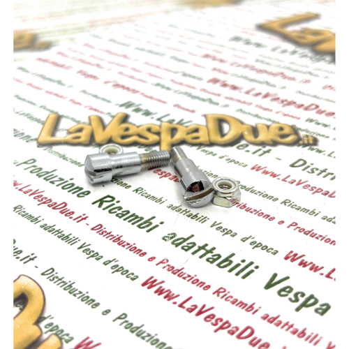 Coppia viti a taglio con dado per VESPA 50 90 125 150 180 200 RALLY SPRINT VELOCE SUPER GT GTR S SS vite testa a taglio fissaggio leve in metallo con trattamento di cromatura