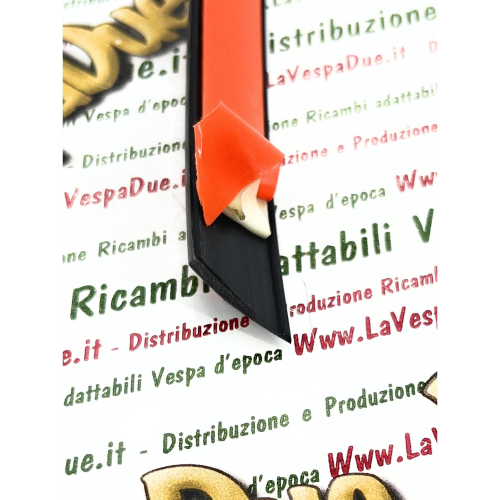 Fregio sinistro rosso per parafango anteriore per VESPA 50 PK XL RUSH dal 1988 al 1989 V5X4T in gomma r.o. 248177