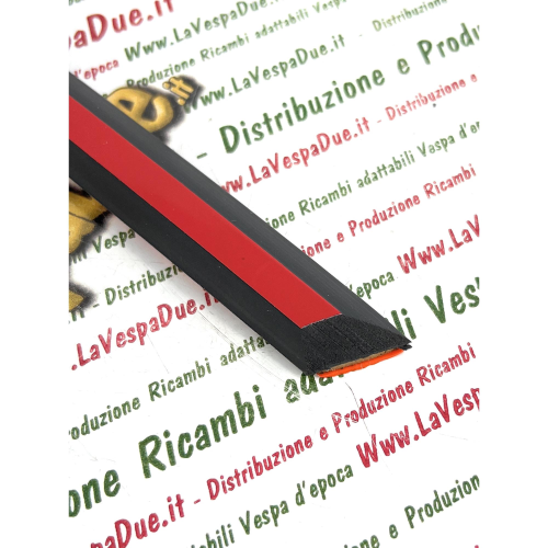 Fregio destro rosso per parafango anteriore per VESPA 50 PK XL RUSH dal 1988 al 1989 V5X4T in gomma r.o. 248176