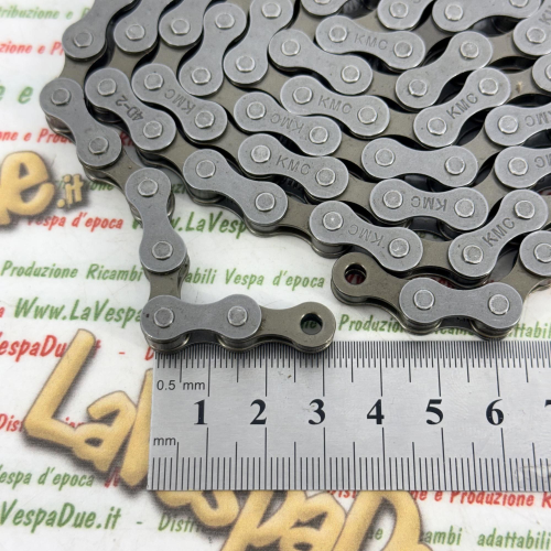 Catena di Trasmissione senza fermo KMC 1/2" x 1/8" HV 410 OEM 108 Maglie Lunghezza Spine 8,6 nn adattabile per PIAGGIO CIAO BRAVO SI GRILLO BOXER ciclomotori vari SILVER BRONZE