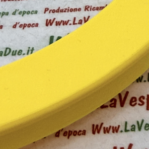 Anello Copri dadi ruota cerchio 3D GIALLO Stampato 3D VESPA 50 125 PK XL HP S FL AUTOMATICA PLURIMATIC RUSH N FL2 EFFETTO CARBONIO ottima qualità e resistenza 