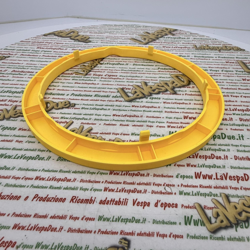 Anello Copri dadi ruota cerchio 3D GIALLO Stampato 3D VESPA 50 125 PK XL HP S FL AUTOMATICA PLURIMATIC RUSH N FL2 EFFETTO CARBONIO ottima qualità e resistenza 