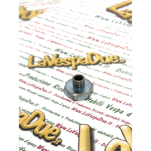 1 Dado ruota cerchio a gradino M 8 chiave 22 VESPA 125 VN VNA VNB1 VNB2 150 VL VB1 VBA VBB GS VS1 2 3 4 in ottone r.o. 002442 019411 prodotto italiano