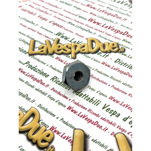1 Dado ruota cerchio a gradino M 8 chiave 22 VESPA 125 VN VNA VNB1 VNB2 150 VL VB1 VBA VBB GS VS1 2 3 4 in ottone r.o. 002442 019411 prodotto italiano