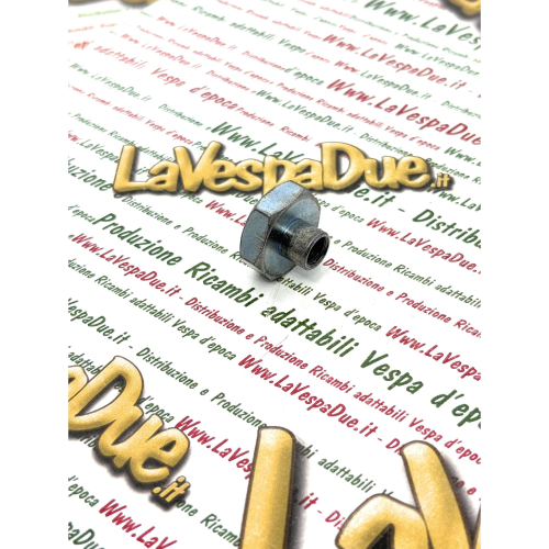 1 Dado ruota cerchio a gradino M 8 chiave 22 VESPA 125 VN VNA VNB1 VNB2 150 VL VB1 VBA VBB GS VS1 2 3 4 in ottone r.o. 002442 019411 prodotto italiano