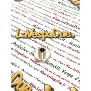 Dado ruota cerchio a gradino M 8 chiave 22 VESPA 98 125 V0T a V15T V30T a V33T APE 125 A1T a A15T in ottone con trattamento di nichelatura r.o. 002442 019411 prodotto italiano