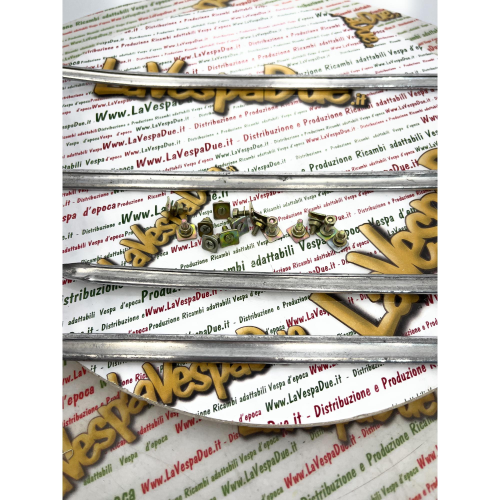 Set fregi in alluminio modello corto per parafango e cofani VESPA 150 GL VLA1T prima serie con viti prodotto italiano r.o. 094784 610098M