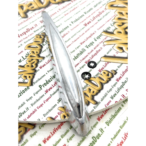 Cresta sul parafango per VESPA 125 GT GTR 150 GL SPRINT VELOCE 160 GS 180 SS RALLY fregio in alluminio con perni e completa di piastrine elastiche per il fissaggio prodotto italiano