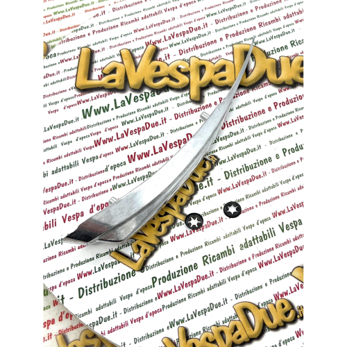 Cresta sul parafango per VESPA 125 GT GTR 150 GL SPRINT VELOCE 160 GS 180 SS RALLY fregio in alluminio con perni e completa di piastrine elastiche per il fissaggio prodotto italiano