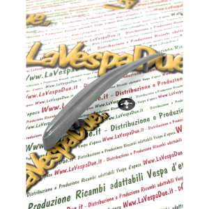 Cresta sul parafango per VESPA 125 VNB 150 GL VBA VBB GS VS5 APE AE AD PENTARò APC1 fregio in zama con perni e completa di piastrine elastiche per il fissaggio prodotto italiano 092714