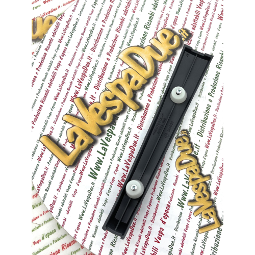 Cresta sul parafango per VESPA 80 125 150 200 PX PE P E RALLY fregio in plastica nera con capsule e viti per il fissaggio prodotto italiano