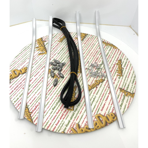 Serie strisce pedana per VESPA 125 NUOVA VMA1T dal 1965 al 1967 listelli completi di terminali gomma e puntalini prodotto italiano