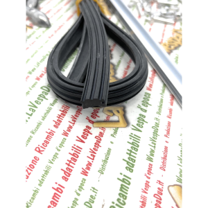 Serie strisce pedana per VESPA 125 NUOVA VMA1T dal 1965 al 1967 listelli completi di terminali gomma e puntalini prodotto italiano