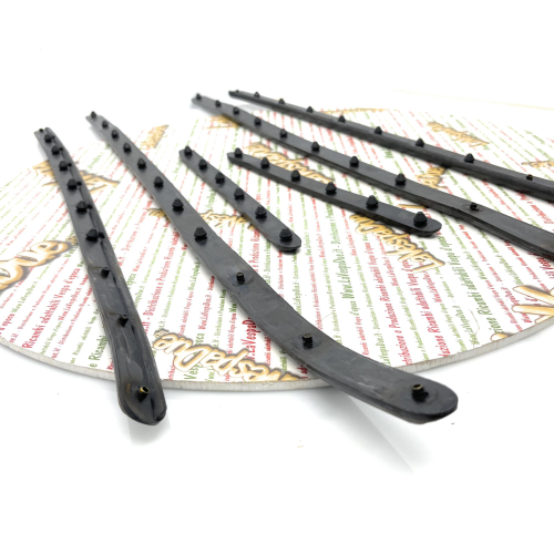 Serie strisce pedana di 6 listelli in gomma per VESPA 50 N fino al telaio V5A1T > 25000 con 11 fori sul listello più lungo prodotto italiano