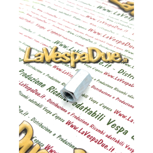Dado distanziale 8 x 13 x 24 per VESPA 160 180 200 per bullone da 8 mm alto 24 mm tra cuffia e testata cilindro r.o. 015239 
