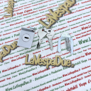 Serratura bauletto cofano cromata con chiave tipo NEIMAN per VESPA 50 80 125 150 160 180 200 PRIMAVERA PX PE SUPER SPRINT RALLY ET3  r.o. 073258