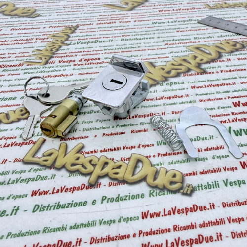Coppia kit serrature bauletto e bloccasterzo con chiave tipo NEIMAN VESPA 50 90 125 150 160 180 200 SPECIAL PX TS SS SPRINT RALLY r.o. 152096 120328 073258 guida da 4 mm