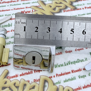 Coppia kit serrature bauletto e bloccasterzo con chiave tipo NEIMAN VESPA 50 90 125 150 160 180 200 SPECIAL PX TS SS SPRINT RALLY r.o. 152096 120328 073258 guida da 4 mm