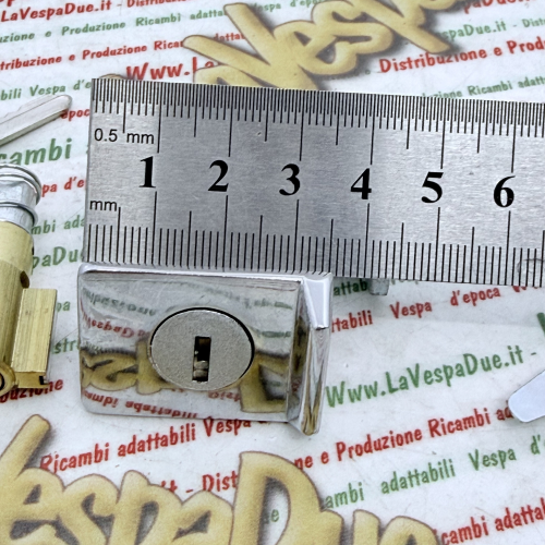Coppia kit serrature bauletto e bloccasterzo con chiave tipo NEIMAN VESPA 50 90 125 150 160 180 200 SPECIAL PX TS SS SPRINT RALLY r.o. 152096 120328 073258 guida da 4 mm
