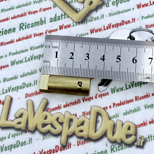 Serratura bloccasterzo con chiave tipo NEIMANN per VESPA 50 N L R SPECIAL 90 125 150 160 180 GT GS SUPER PRIMAVERA SPRINT GTR tipo corto guida da 4 mm r.o. 120328