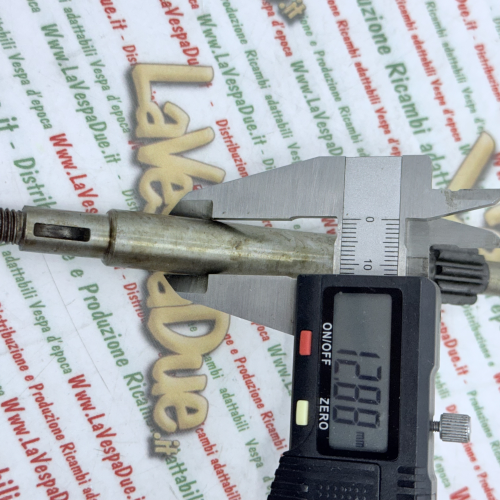 Alberino Z 10 denti per Mozzo posteriore Albero Ruota Variatore per PIAGGIO 50 SI modello con variatore SI V1T > 2011394 albero con rocchetto ciclomotori modelli esteri r.o. 124074