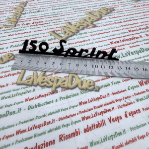 Targhetta scritta posteriore blu notte per VESPA 150 SPRINT VLB1T in alluminio anodizzato con 4 pioli di fissaggio interasse 39 32 40 mm prodotto italiano 