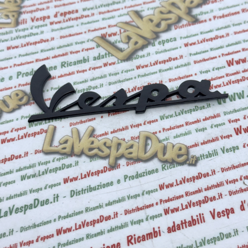 Targhetta scritta anteriore blu notte per VESPA 125 150 VNB6 SUPER SPRINT VNC VBC VLB in alluminio anodizzato con 2 pioli di fissaggio interasse 107 mm r.o. 094454 090769 prodotto italiano scritta 