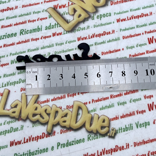 Targhetta scritta anteriore blu notte per VESPA 125 150 SUPER VNC1T VBC1T in alluminio anodizzato con 2 pioli di fissaggio interasse 55 mm prodotto italiano 