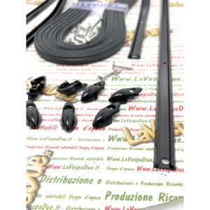 Serie strisce pedana di colore nero semilucido per VESPA 90 50 125 N L R SPECIAL PRIMAVERA ET3 r.o. 154668 610232M completa in alluminio tenero con listelli e puntalini neri