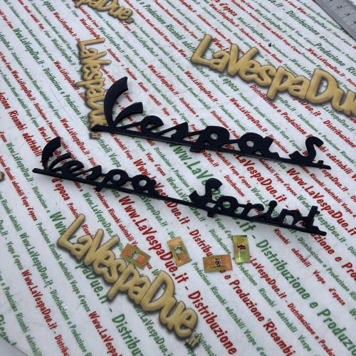 Set 2 targhette scritte blu notte per VESPA 150 SPRINT VLB1T 52001> VLB2T 50001> in alluminio anodizzato anteriore e posteriore prodotto italiano 