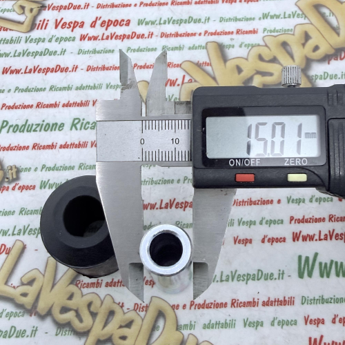 Kit silentblock tampone ammortizzatore posteriore carter motore per VESPA 50 100 125 150 200 r.o. 040316 157103 094727 223606 014689 016409 020109