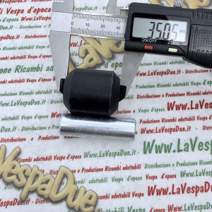 Kit silentblock tampone ammortizzatore posteriore carter motore per VESPA 50 100 125 150 200 r.o. 040316 157103 094727 223606 014689 016409 020109