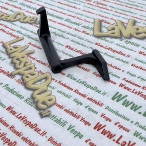 Gancio leva serratura in alluminio bauletto Vespa 50 125 PK FL FL2 HP AUTOMATICA V per apertura e chiusura sportello bauletto R.O. 256911