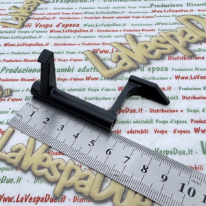 Gancio leva serratura in alluminio bauletto Vespa 50 125 PK FL FL2 HP AUTOMATICA V per apertura e chiusura sportello bauletto R.O. 256911