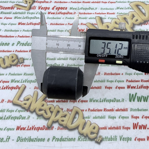 Silent block tampone ammortizzatore posteriore al carter motore per VESPA 50 100 125 150 200 r.o. 040316 157103